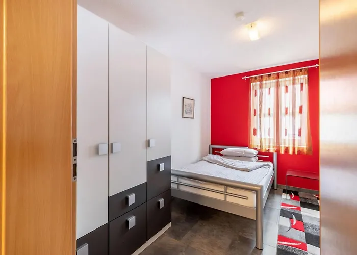 Bold & Chic Stay,