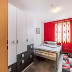 Bold & Chic Stay,