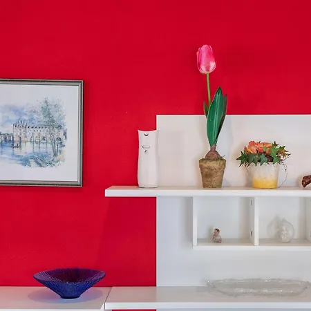 Bold & Chic Stay, *